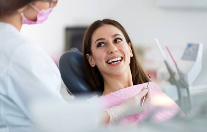 Signs It May Be Time to Visit a Cosmetic Dentist