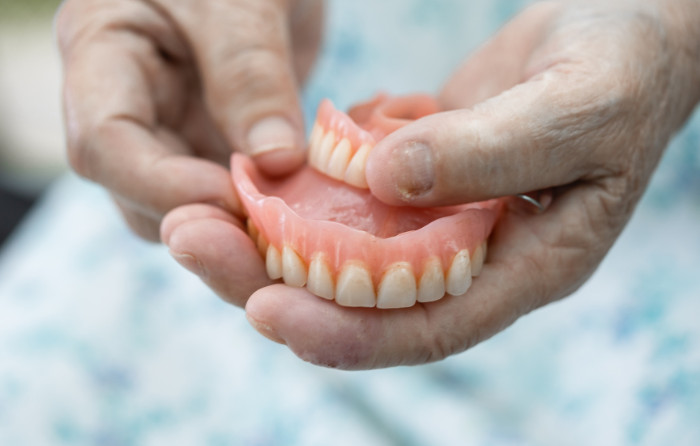 What Is the Difference Between Full and Partial Dentures