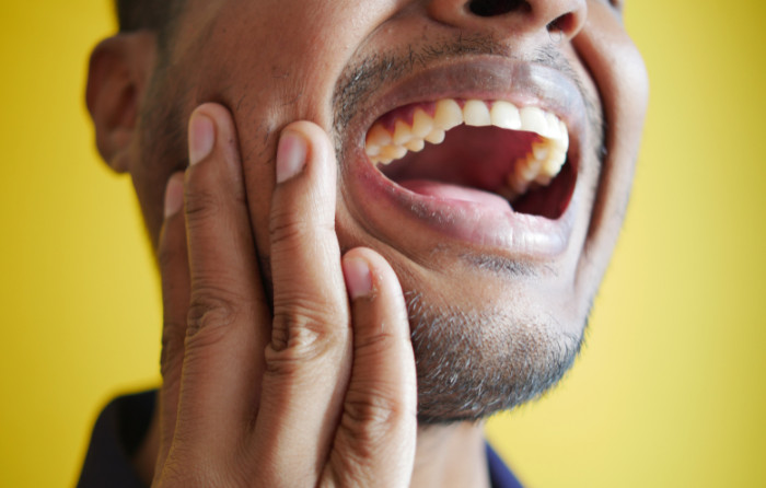 8 Possible Causes of Tooth Pain When Chewing